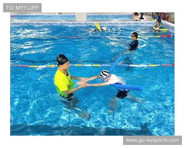 游泳训练营与学校联合开展暑期安全教育，学校普及游泳培训方案